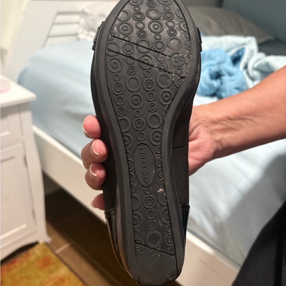 ANNE KLEIN AK Sport black flat slip-on shoes women size 8M - Picture 6 of 10